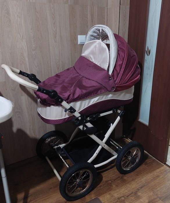 Коляска для малышей Garrozza Collection люлькой.