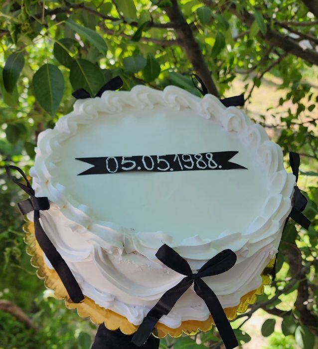 Tort va shirinliklarni 20% chegirma asosida xarid qilishingiz mumkun