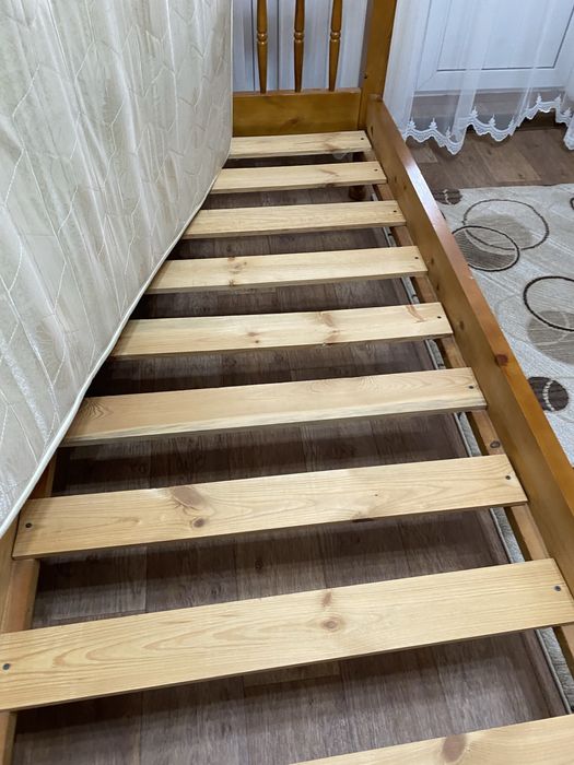 Кровать  дерево 2,0х0,9 м