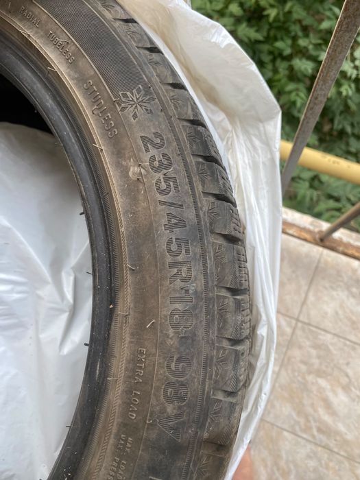 Зимние шины 235/45R18
