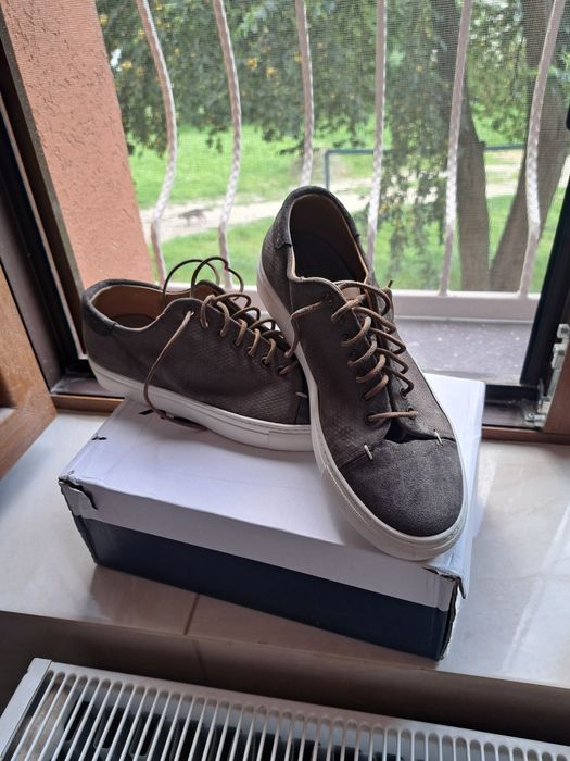 Adidasi piele intoarsa