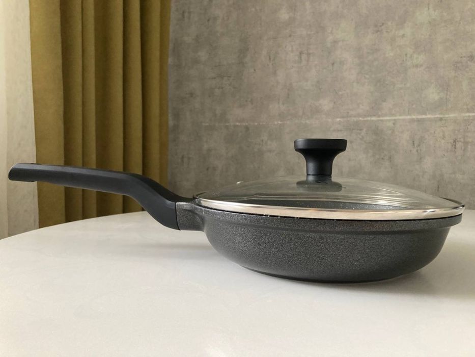 Сковородка 24 см с крышкой