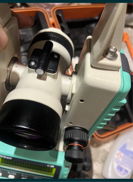 Teodolit  Nikon NE 100