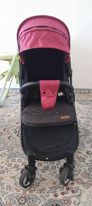 Коляска детский, стол для кормления.