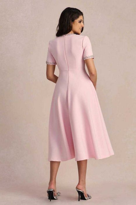 Rochie elegantă, croială flatană