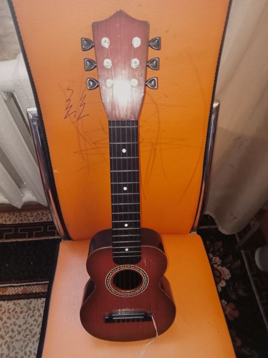 Гитара детская , не ролзованая.