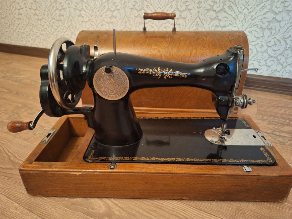 Механическая швейная машинка