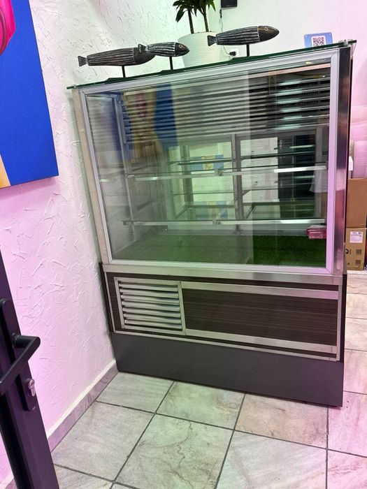 Витрина холодильная идеальном состоянии