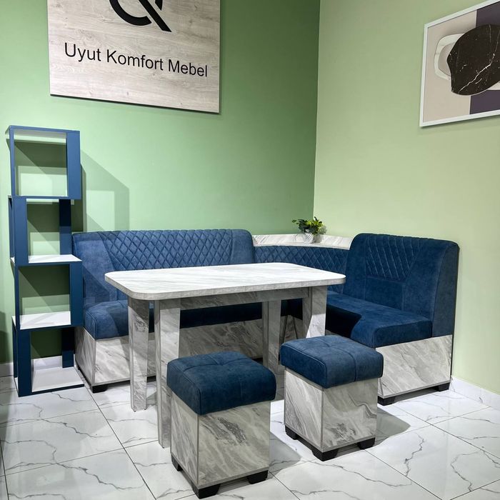 Скидка.Кухонный уголок сундук,2 пуфика и столимеется рассрочка.