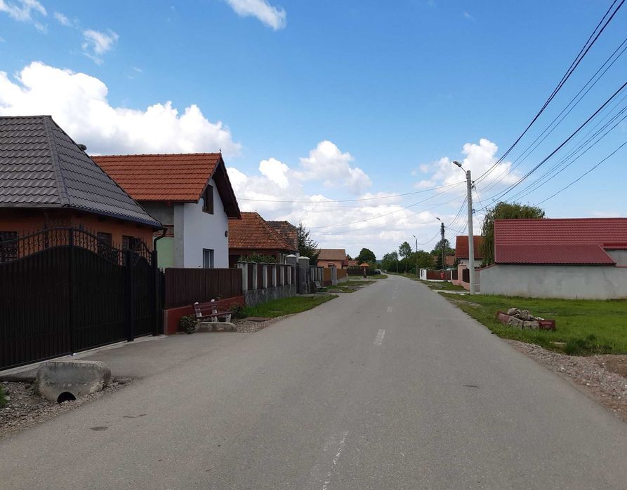 Vand teren intravilan,  5000 mp  20 euro/mp,  construibil utilitati la strada asfaltata zona rezidentiala  Lunca Calnicului