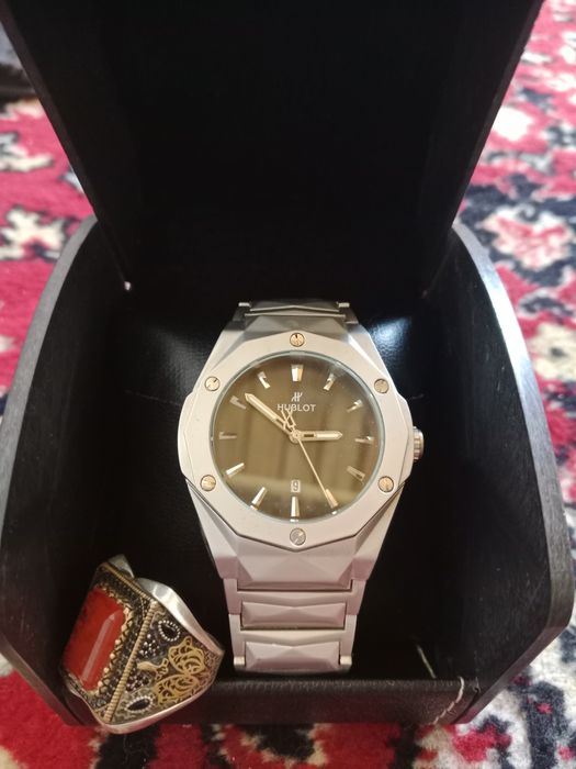 Сағат HUBLOT сатылады