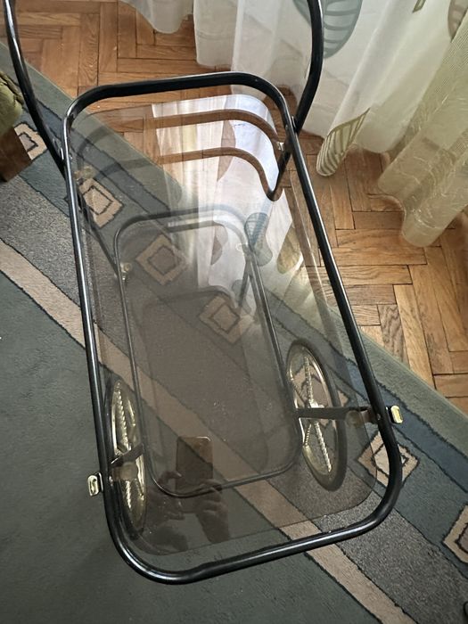 Măsuta de cafea pe roti