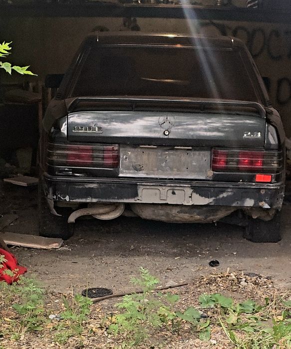 Mercedes 190Е 2.3