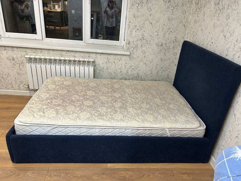 Продаю кровать с матрасом 120×200