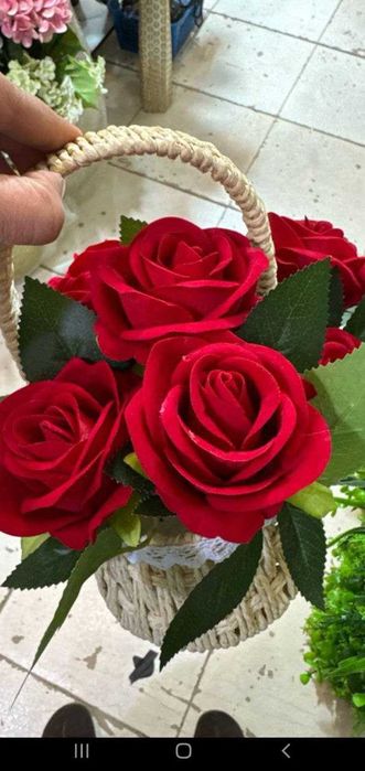 Qo'l mehnati asosida tayyorlangan GULLAR