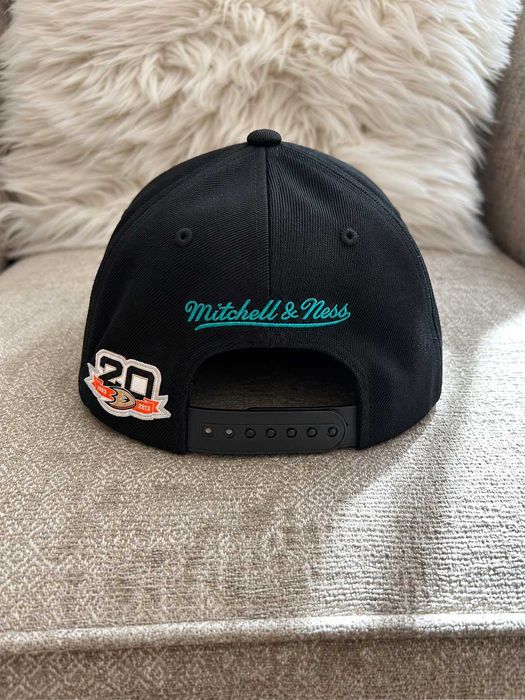 Șapcă Mitchell & Ness Anaheim Ducks – Snapback reglabilă – neagră – NHL 20th Anniversary