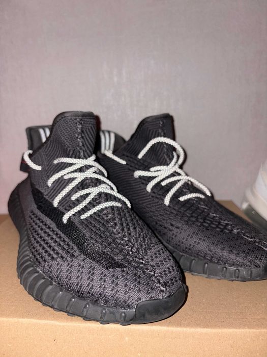 Adidas Yeezy Boost 350 V2 Black (Non-Reflective) - Номер 44
