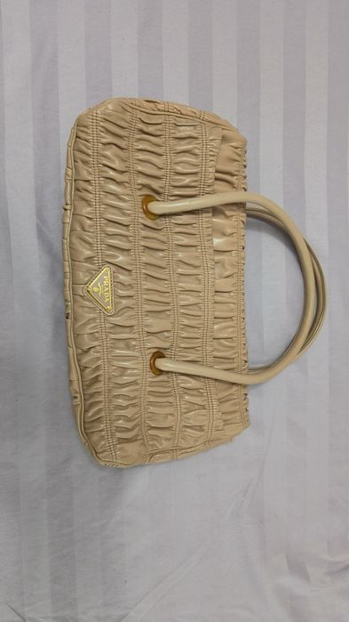 Geanta prada originala aproape noua ,purtata la 3 evenimente