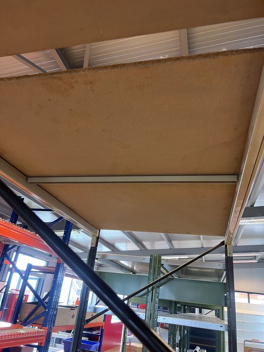 Универсални професионални метални стелажи 500 кг на ниво