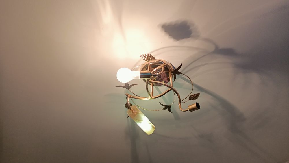 Продом 4 люстра.