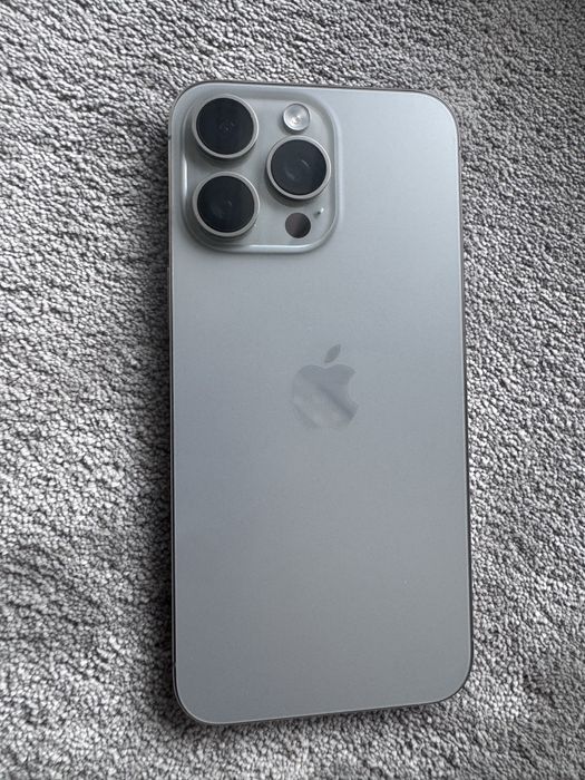 Iphone 15 pro Max за части, дисплея НЕ работи