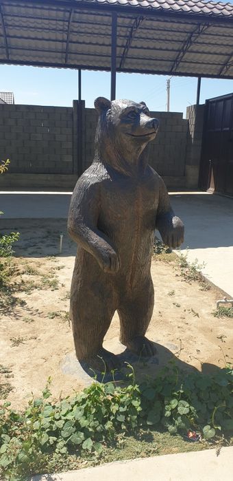 Скульптура медведя для сада