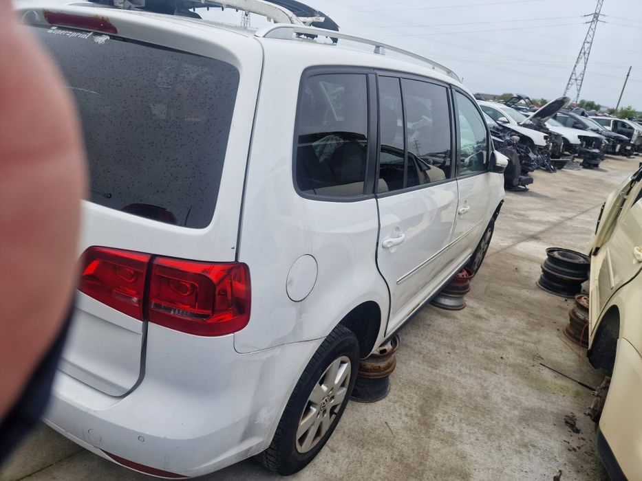 Dezmembram Volkswagen Touran 2012 1.6tdi Euro 5 CAY Manual