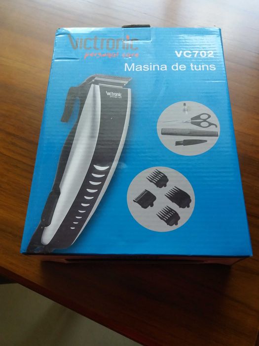 masina electrica noua de tuns parul si barba  accesorii pret 70 lei