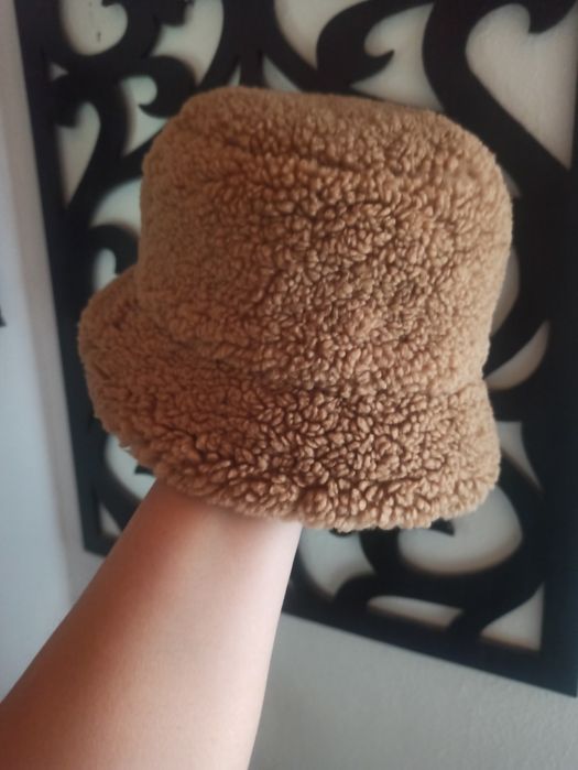 Palarie nepurtata h&m bucket gratuit o eșarfă,mănuși sau fular la aleg