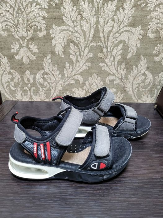 Продам обувь на мальчика 27 размер