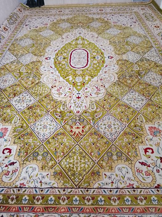 Продается ковер в хорошем состоянии 3/4