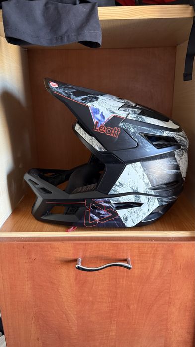 Casca MTB Full Face LEATT Gravity 4.0 V23 Alpine – mărimea M