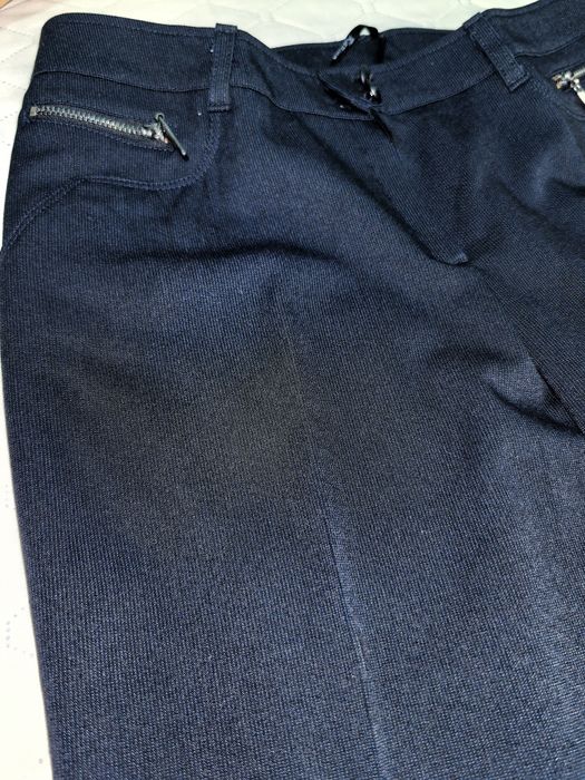 Vând pantaloni de stofă pentru damă