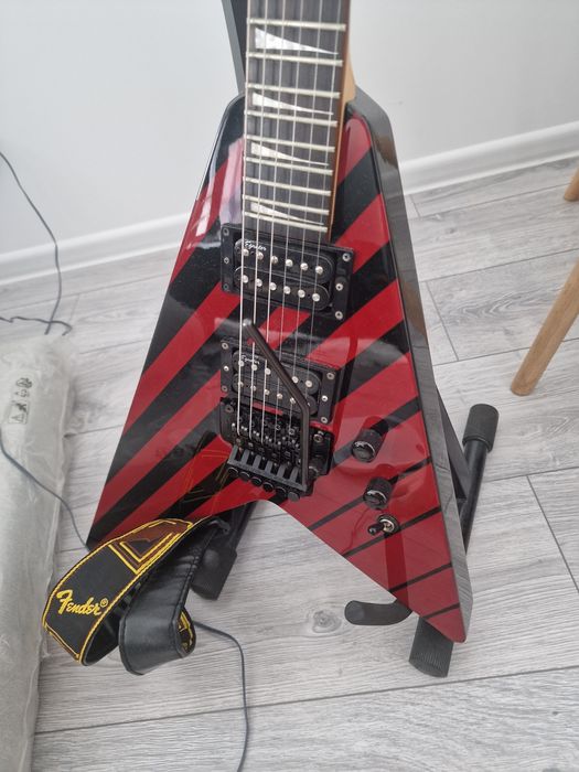 Chitara Electrica Washburn RR-3 Rhoads V