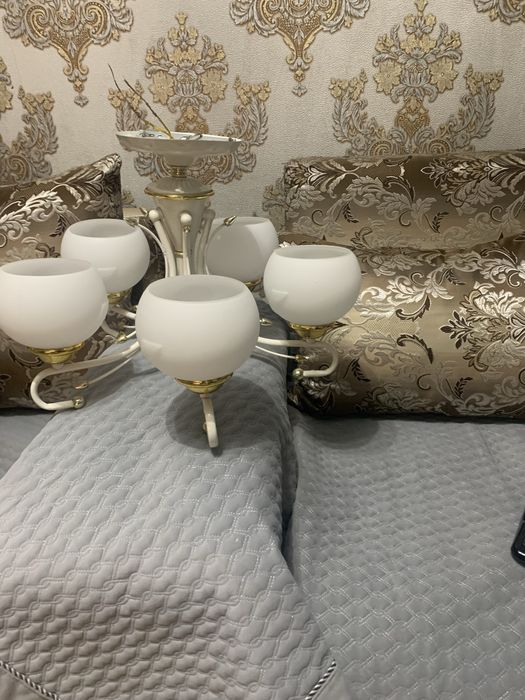 Люстра для зала,гостинной,спальни