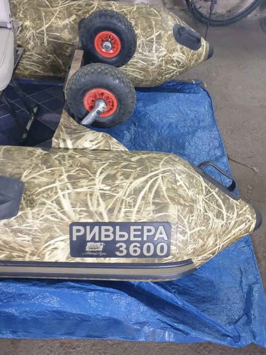 Продам лодку Ривьера-3600