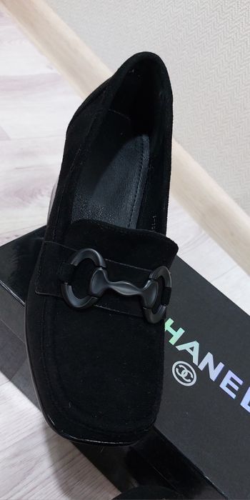 Замшевые новые туфли