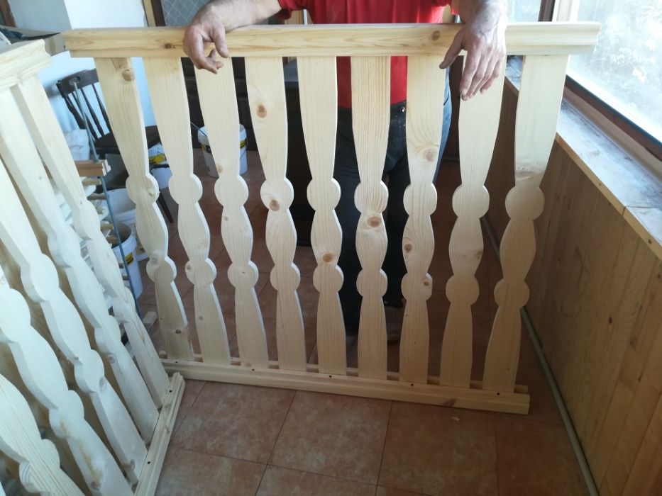 Дървени оградни платна и стайни парапети