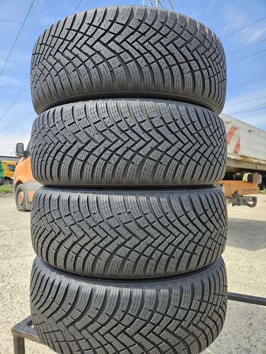 Vând anvelope iarna 205/55/16 205/55r16 HANKOOK