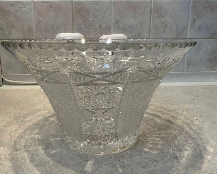 Хрустальная конфетница