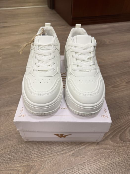 Бели маратонки (чисто нови)