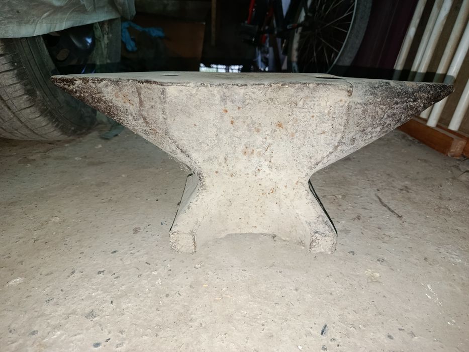 Продаётся наковальня срочно