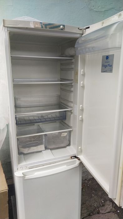 Холодильник продаётся