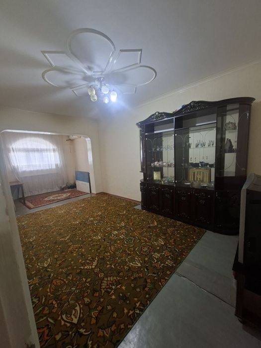 Sergili moshina bozor oldida