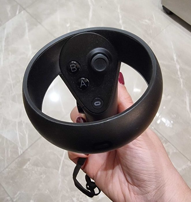 VR очила Oculus Rift S + 1 контролер + кутия