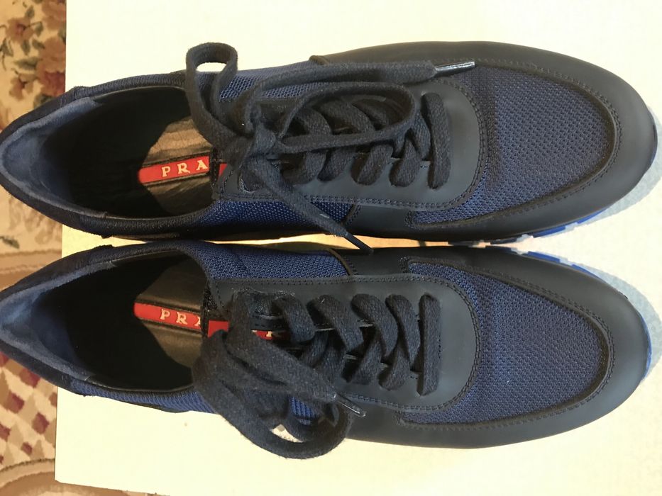 Кроссовки стильные