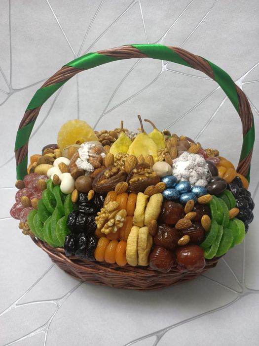 Корзины с сухофруктами