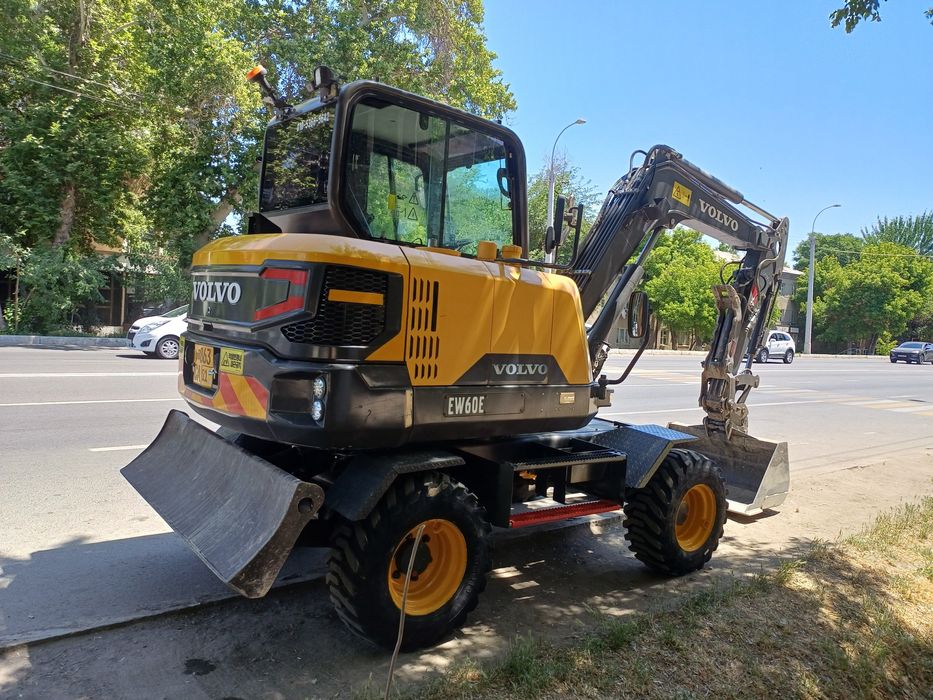 Экскаватор хизмати