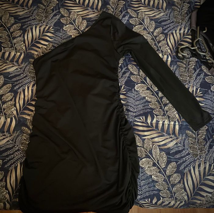 Черна рокля  по тялото