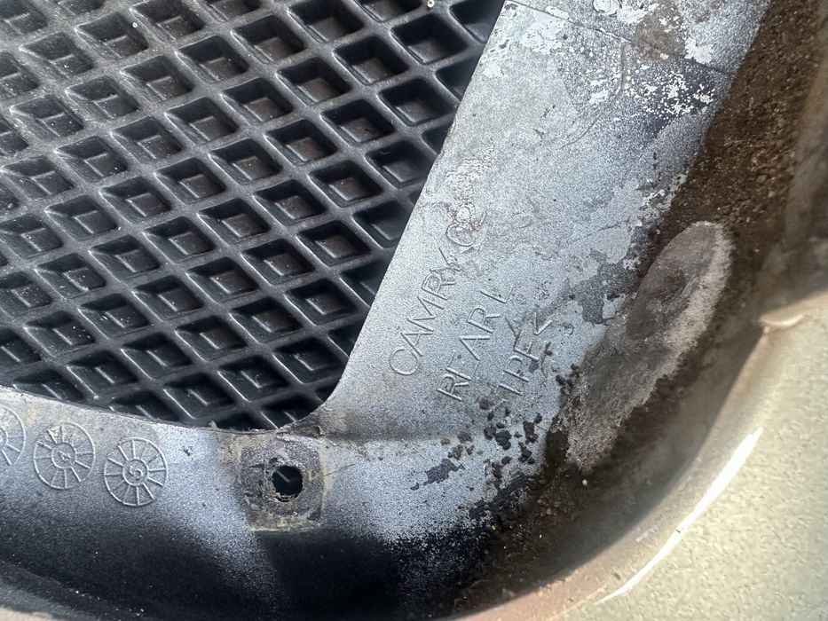 Продам брызговик на камри 30-35